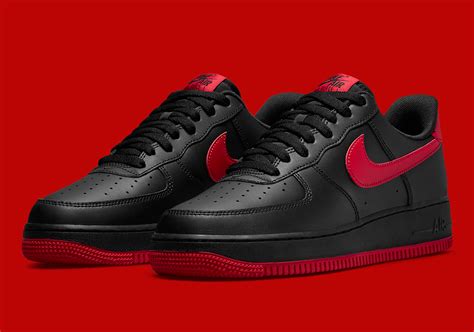 nike air force 1 zwart rood heren|zwarte Nike Air Force 1.